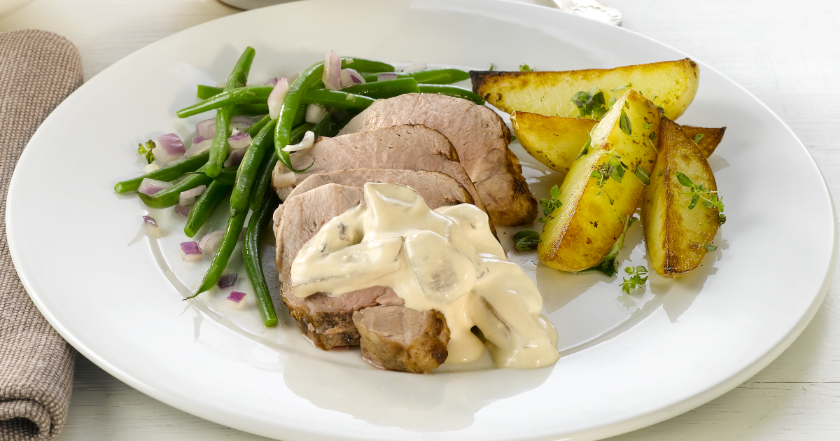 Helstekt svinefilet med soppsaus