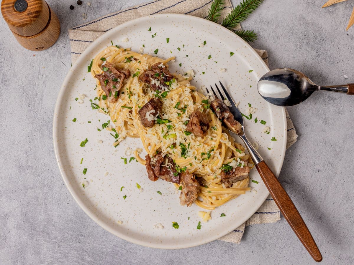 Pasta à la carbonara med pinnekjøtt