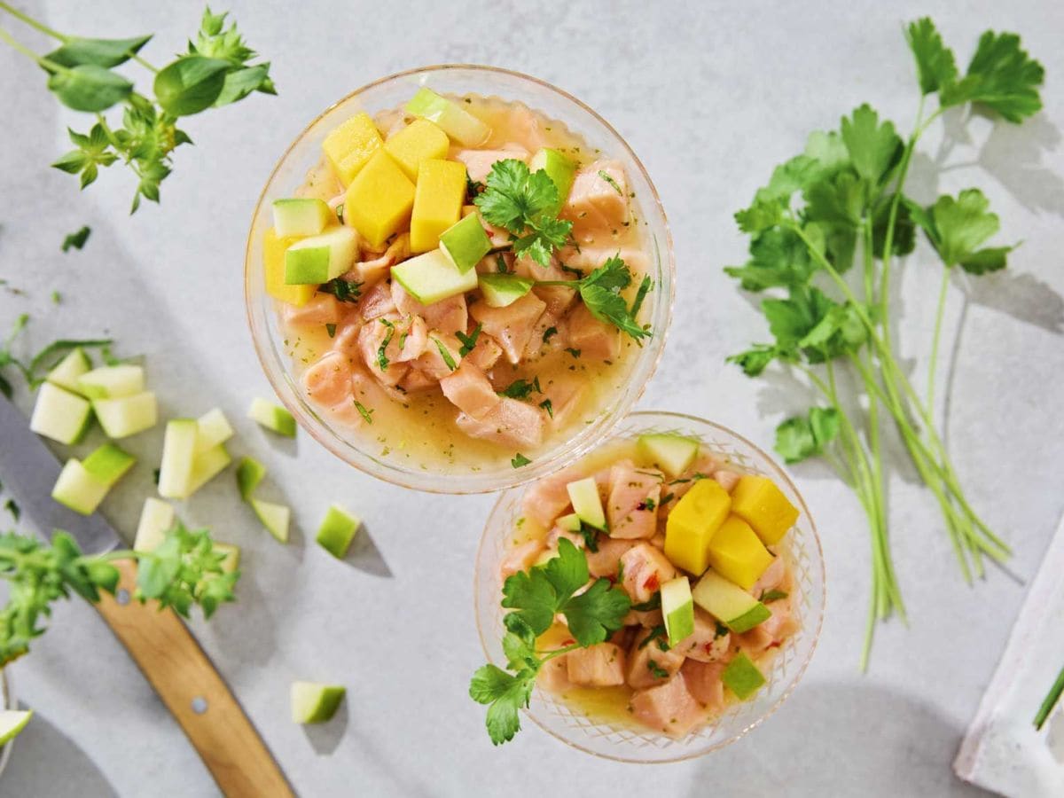 Ceviche med eple og mangojuice