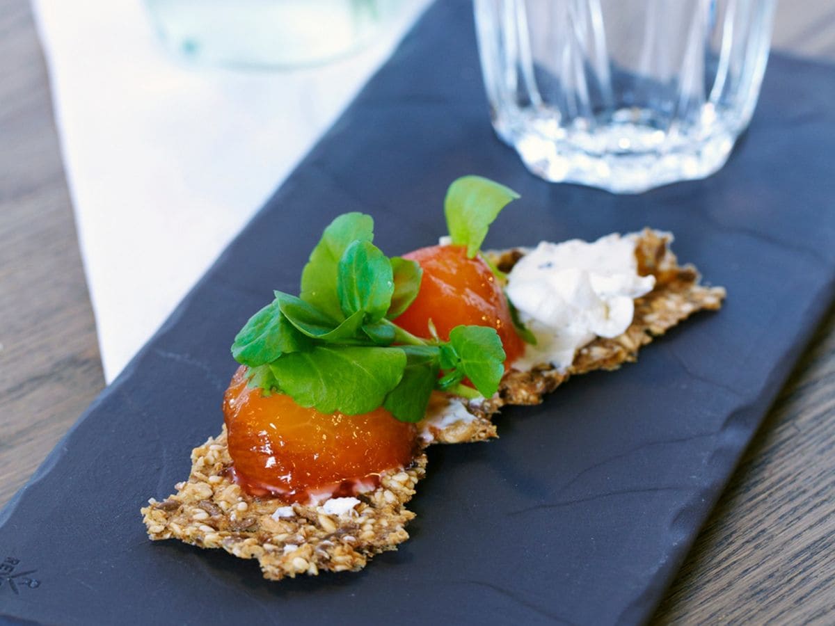 Knekkebrød med Snøfrisk og plommer