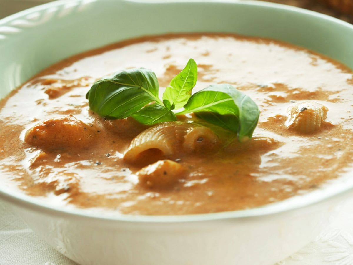 Tomat- og pastasuppe