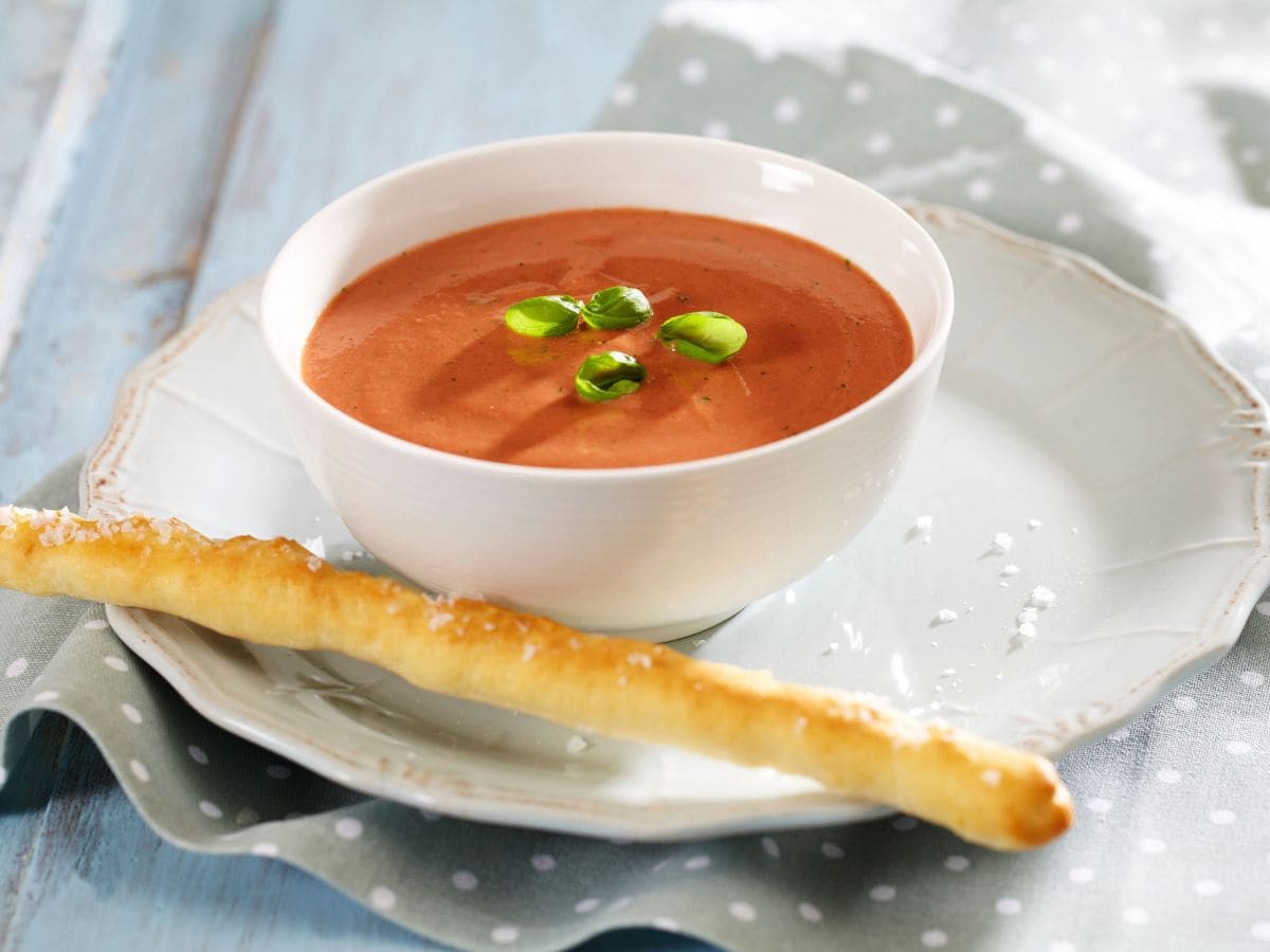 Tomatsuppe med crème fraîche