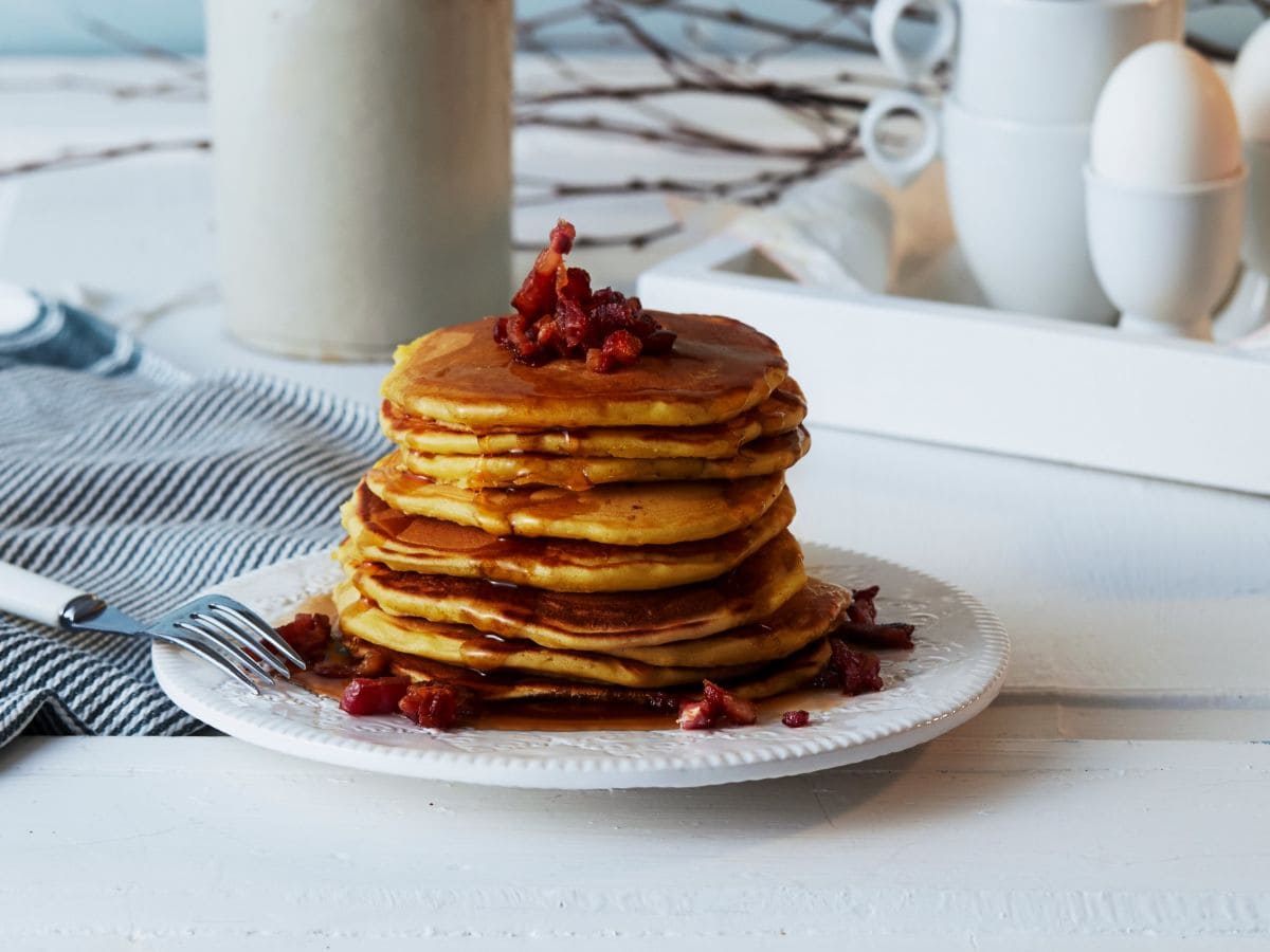 Amerikanske pannekaker med bacontopping