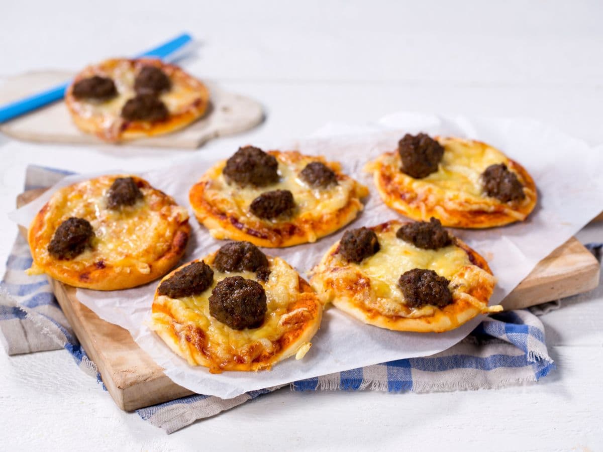 Minipizza med kjøttboller