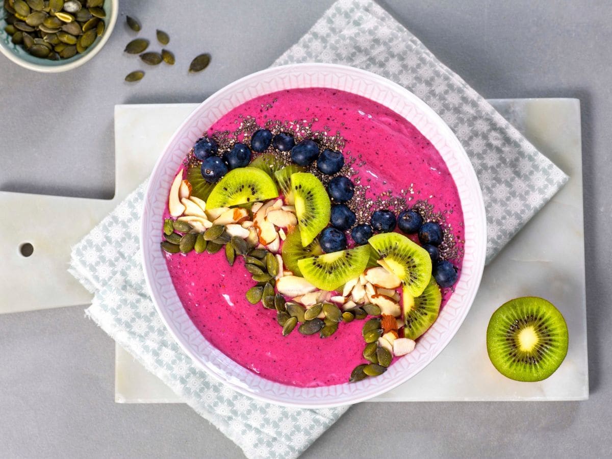 Smoothie bowl med skogsbær