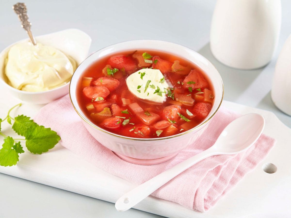 Fruktsuppe med mousse av vaniljekesam