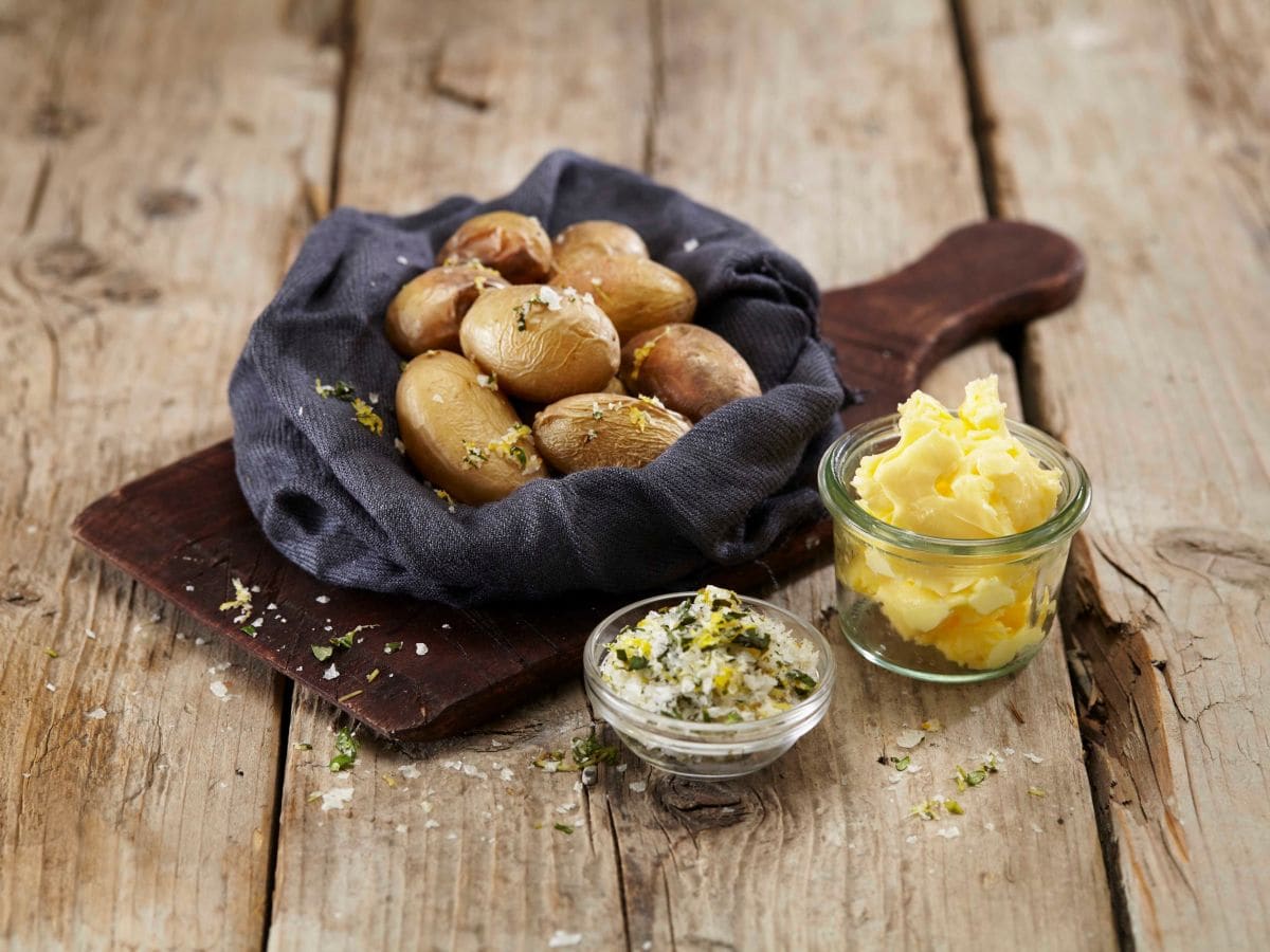 Bakte mandelpoteter med rømmesmør