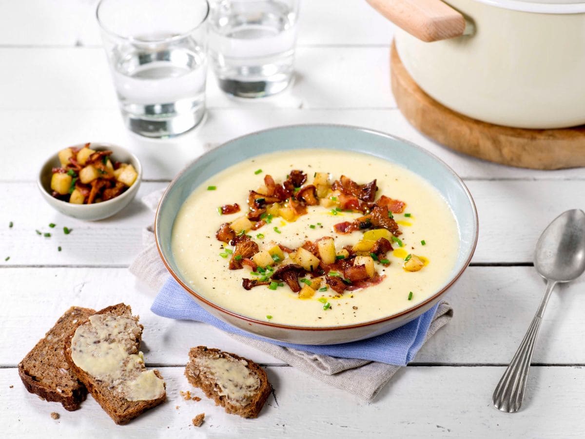 Jordskokksuppe med bacon, sopp og eple
