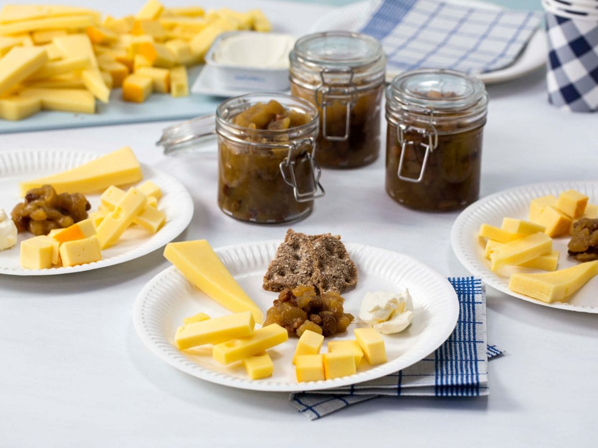 Ostetallerken med eplechutney