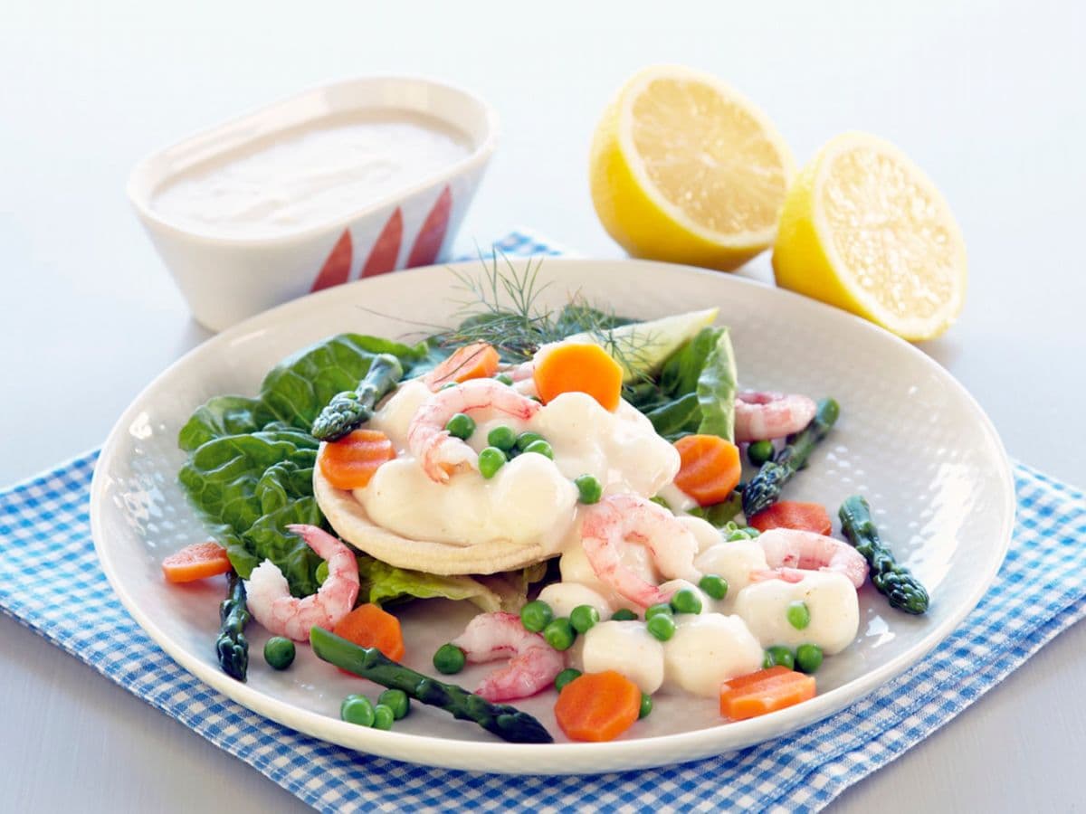 Terteskjell med fiskepudding i hvit saus