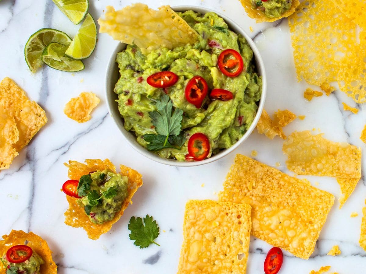 Ostechips med guacamole