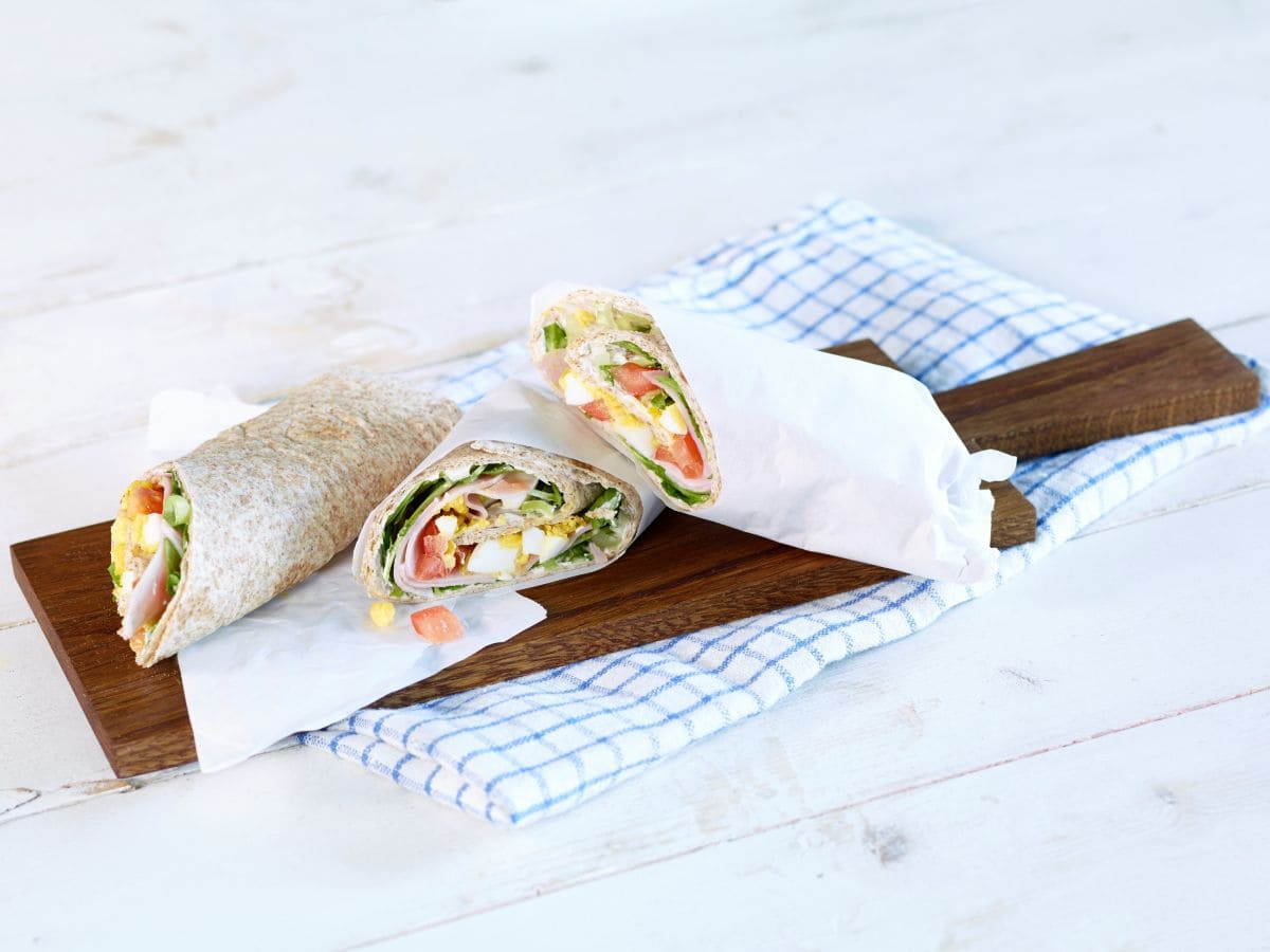 Wraps med kremost, egg og skinke