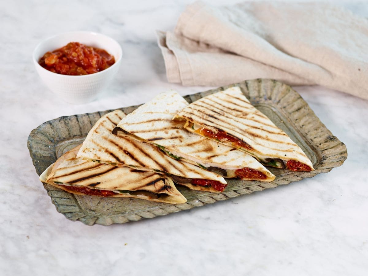 Quesadilla med røkt skinke og soltørket tomat