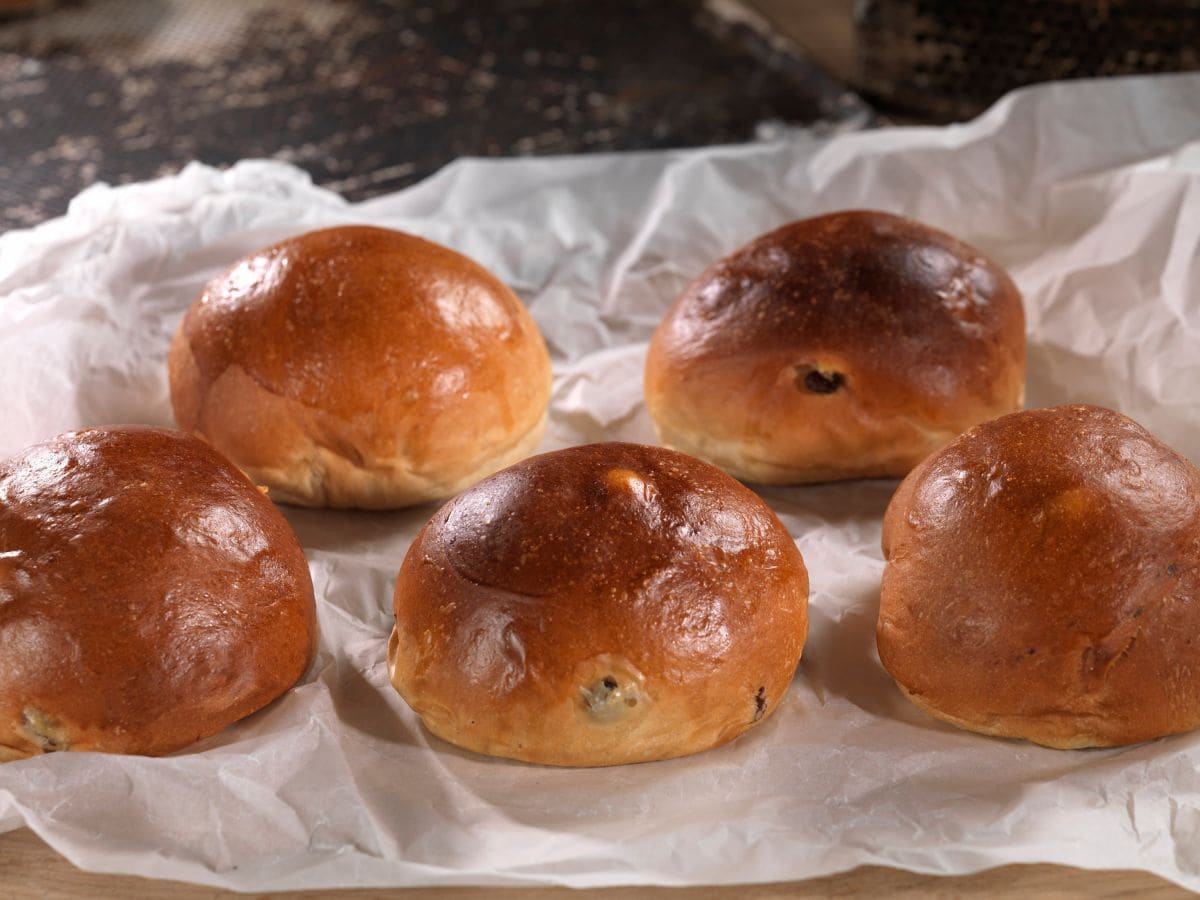Boller med rosiner fra Bakeriet i Lom