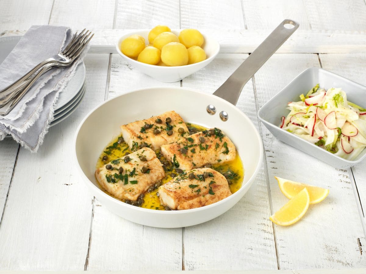 Pannestekt torskefilet med kapers- og persillesmør