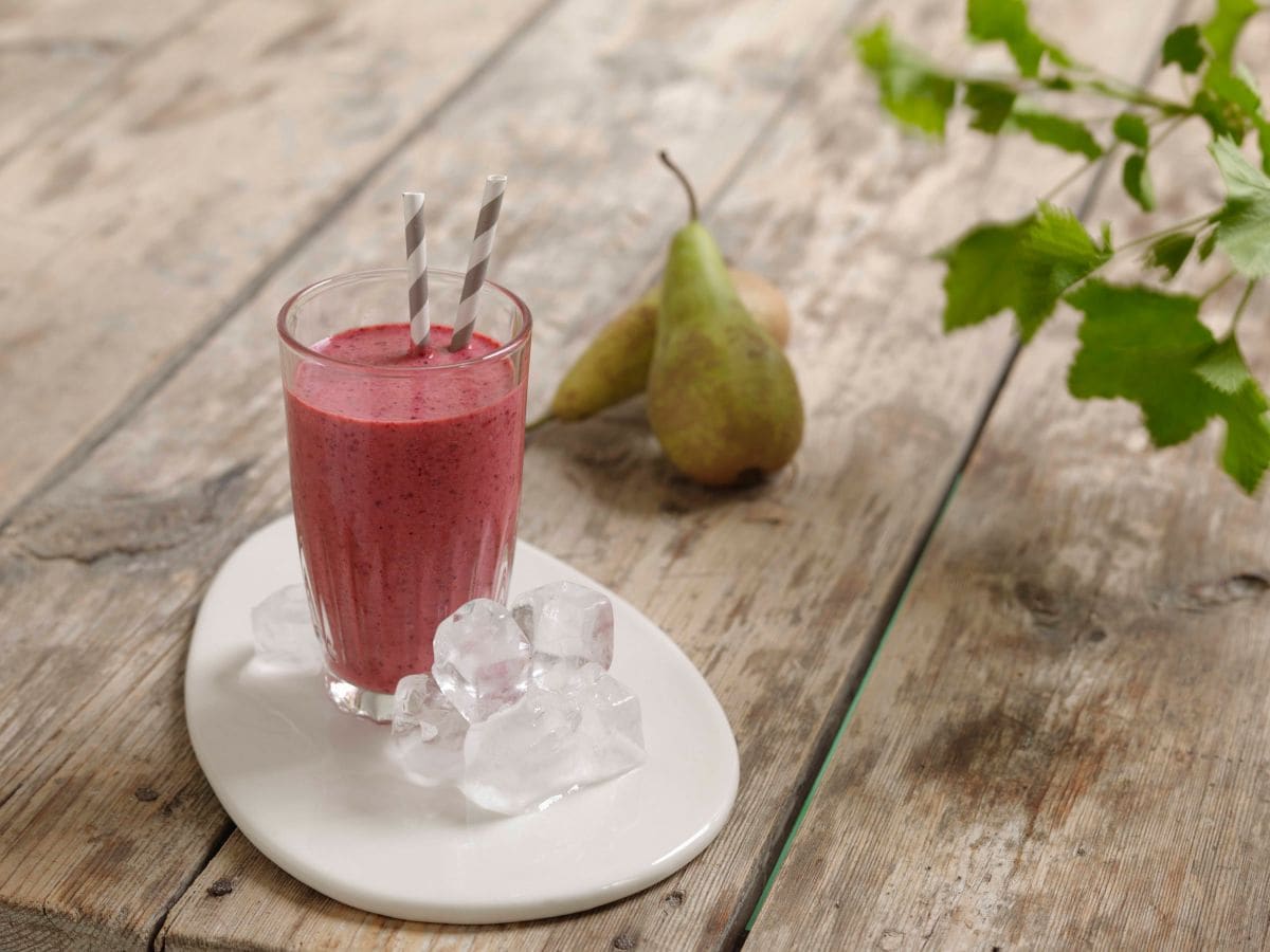 Solbær- og pæremilkshake
