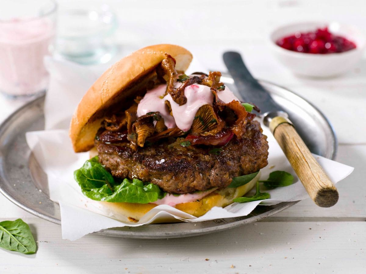 Elgburger med smørstekt kantarell