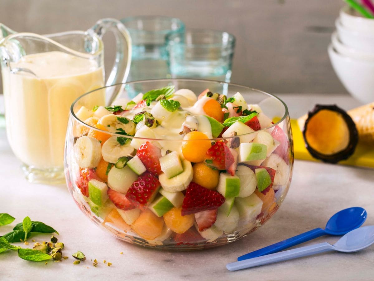 Klassisk fruktsalat med vaniljesaus
