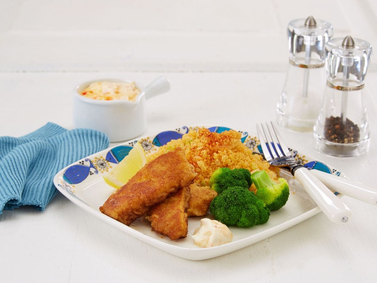 Spicy fiskepinner med couscous