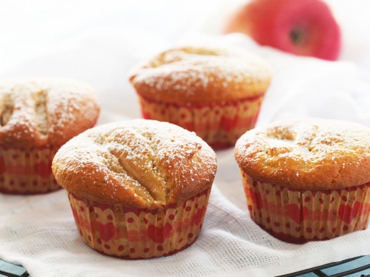 Muffins med eple og kanel