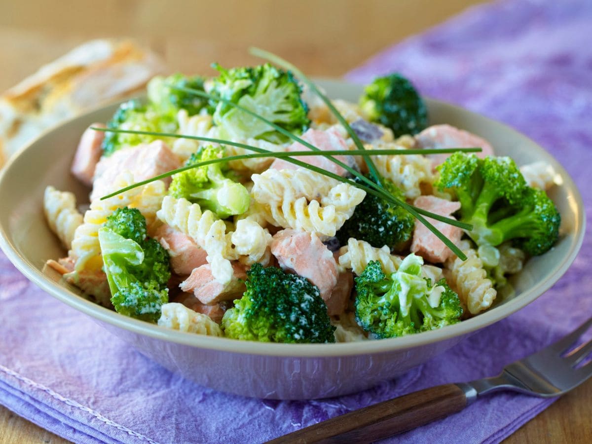 Pasta med laks og brokkoli
