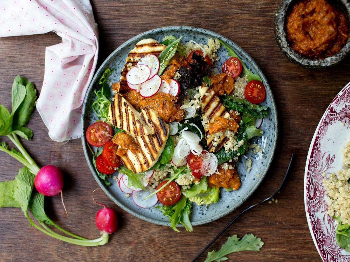 Quinoasalat med TINE® Grill & Stek