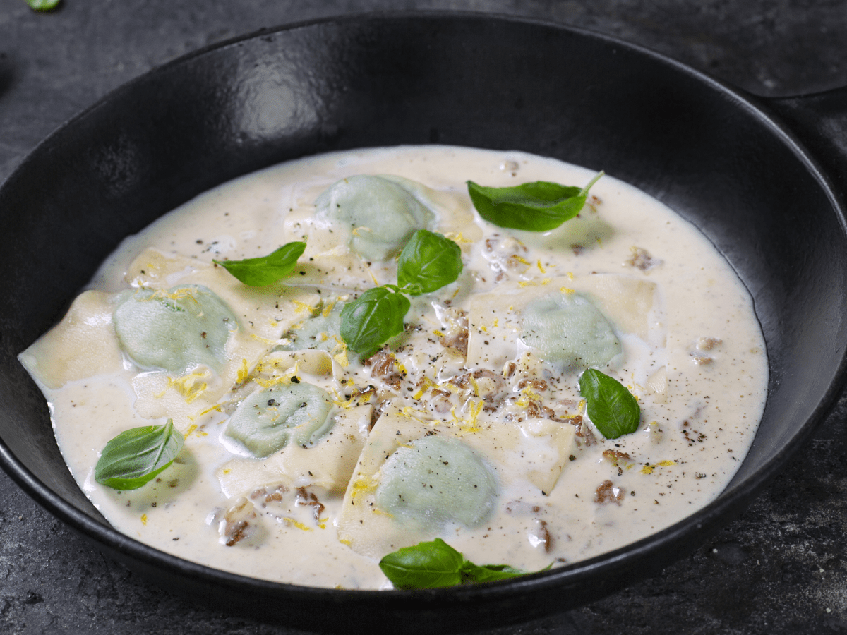 Ravioli med fløtesaus