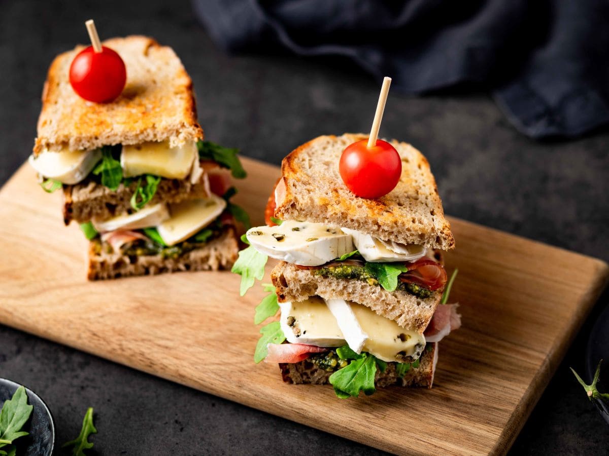Sandwich med pesto og Dovre Brie Pepper