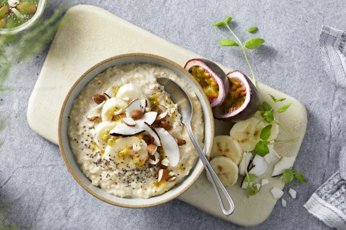 Havregrøt med banan og pasjonsfrukt