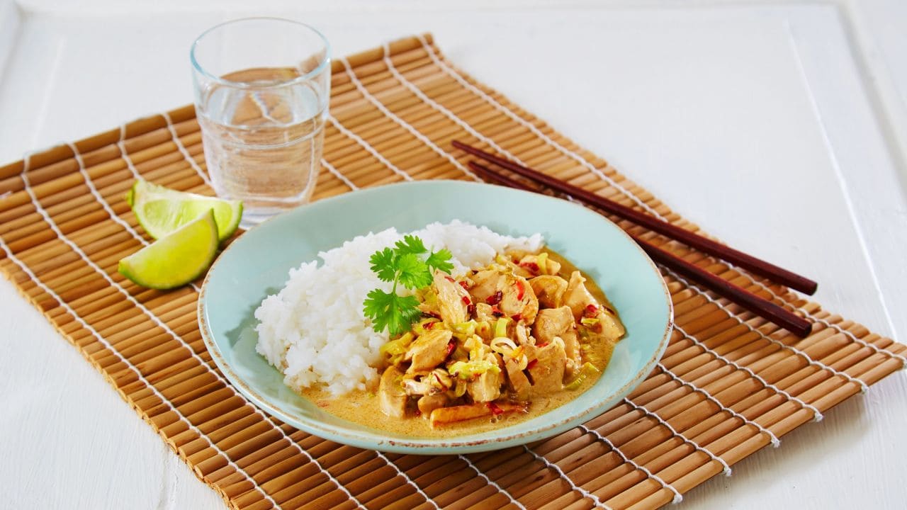 Thailandsk Kyllinggryte Tom Kha Gai Oppskrift fra TINE Kjøkken