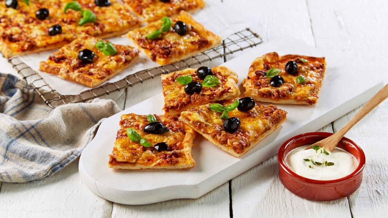 Lage Pizza På Grillen