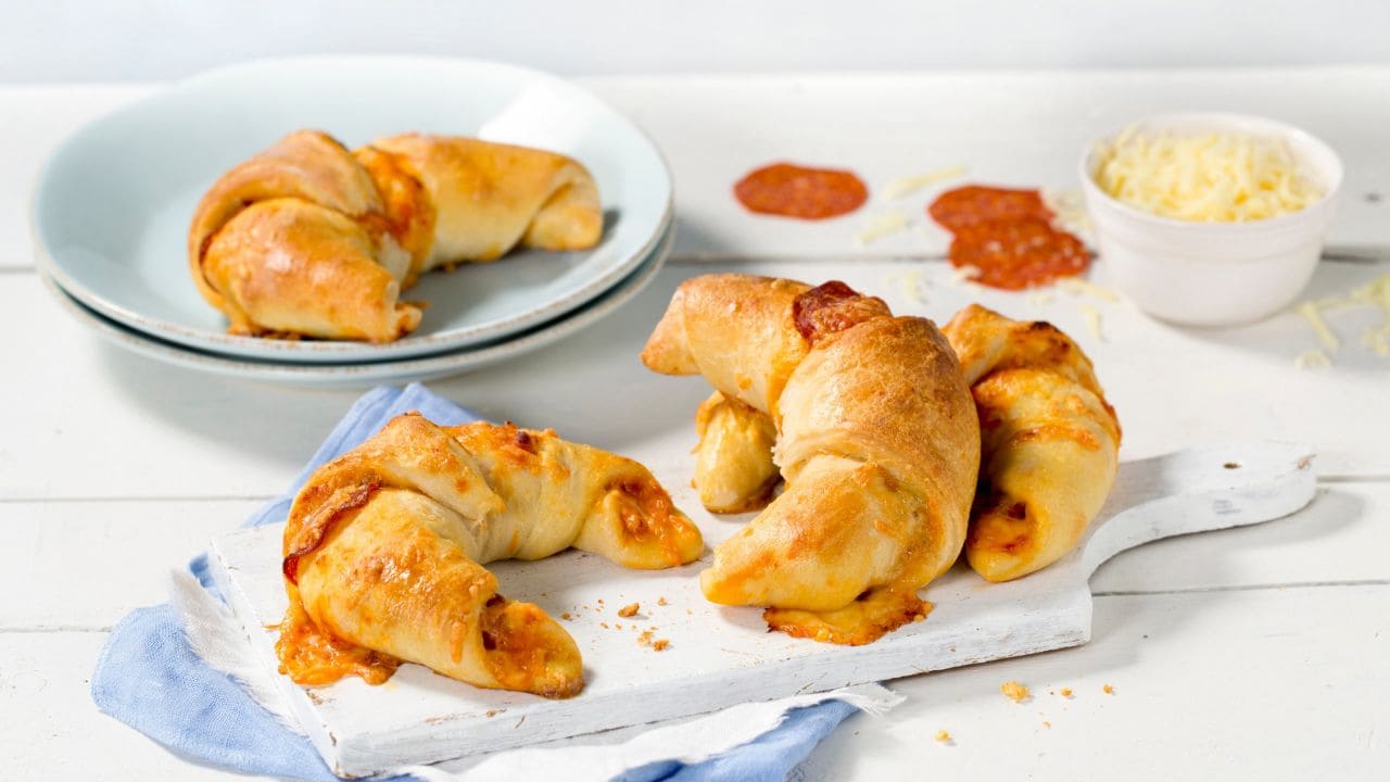 Pizzahorn Med Pepperoni Oppskrift fra TINE Kjøkken
