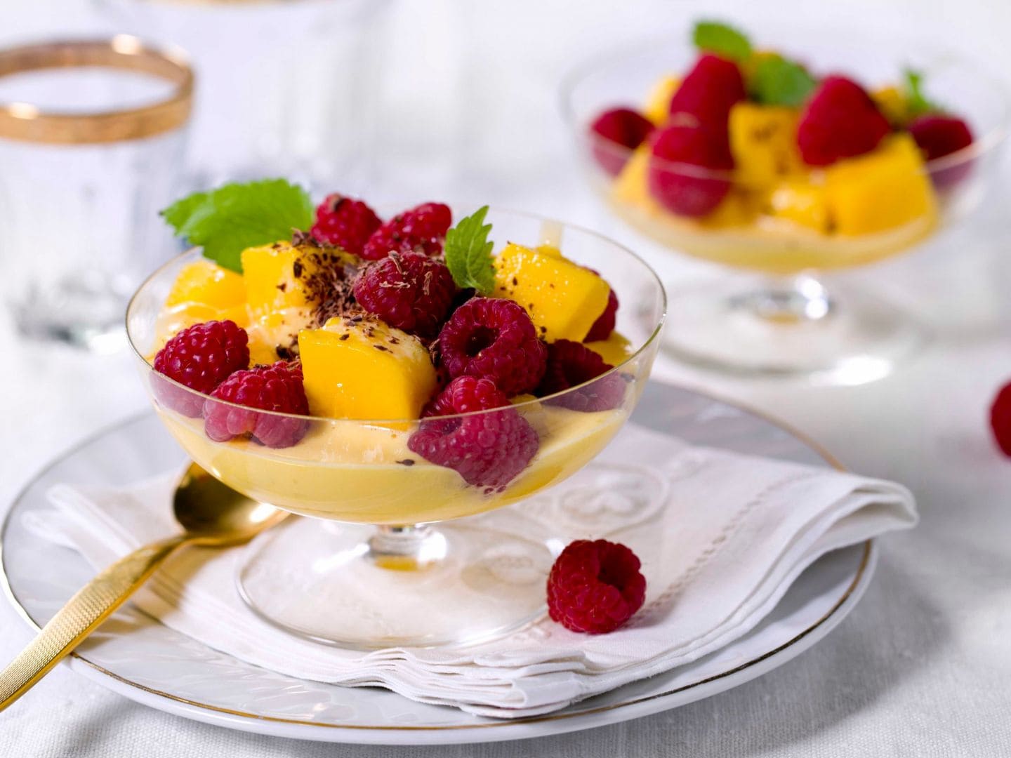 Lime Sabayonne Med Bringebaer Og Mango Oppskrift Fra Tine Kjokken