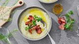 Potetsuppe med sprøstekt bacon og persille
