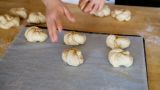 Trinn 8: Slik lager du kanelknuter fra Bakeriet i Lom