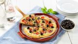 Vegetarpizza med tomat og oliven