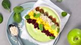 Grønn smoothie bowl med stangselleri og spinat