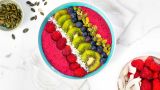 Smoothie bowl med bringebær og blåbær