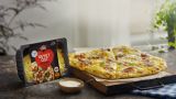 Hvit pizza med pepperoni