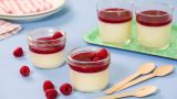 Yoghurt-panna cotta med bringebærsaus