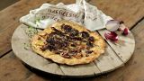 Pizza med Norvegia® Smaksrik og karamellisert løk