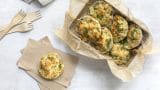 Mac and cheese-muffins med erter og brokkoli