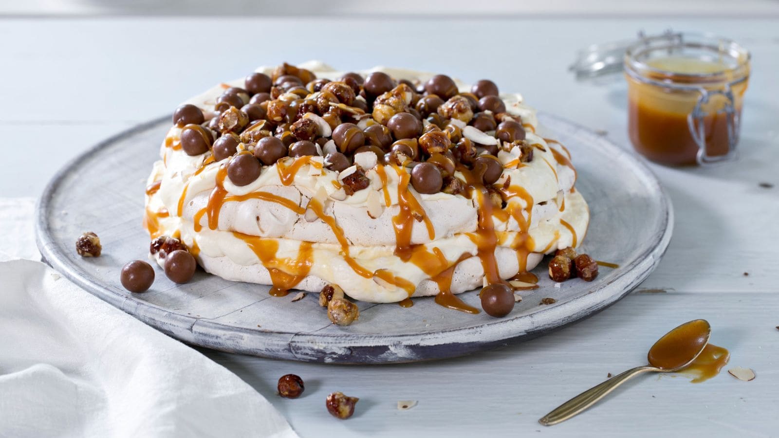 snickerskake-oppskrift-fra-tine-kj-kken