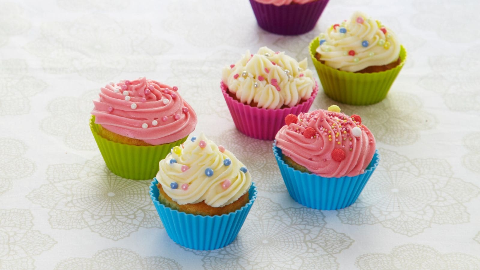 Cupcakes Med Kremosttopping Oppskrift fra TINE Kjøkken