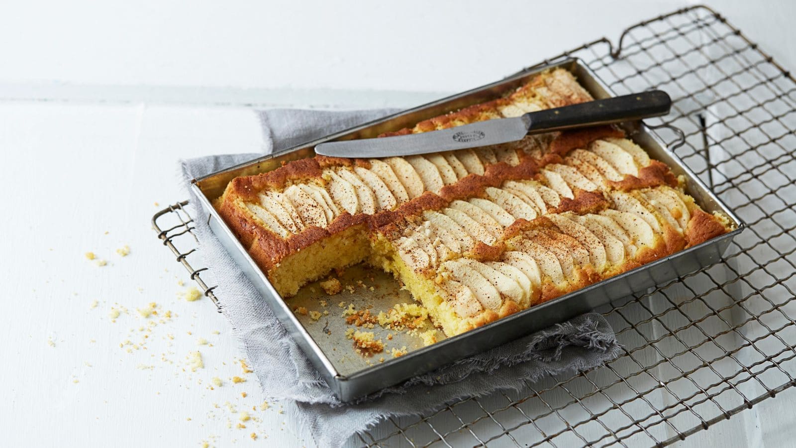 eplekake i langpanne oppskrift fra tine kjokken