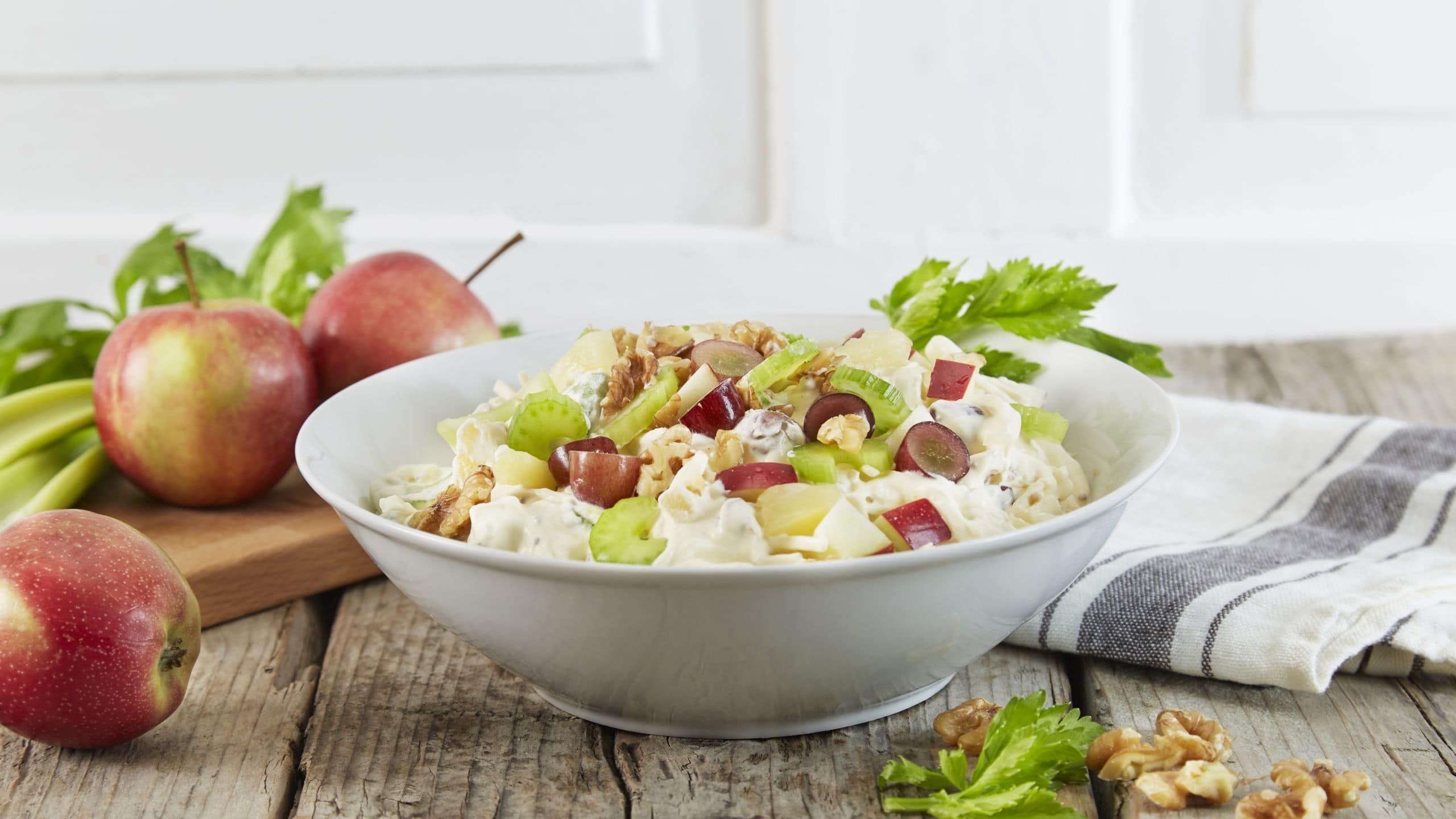 Waldorfsalat - Oppskrift fra TINE Kjøkken Waldorfsalat - Oppskrift fra TINE Kjøkken