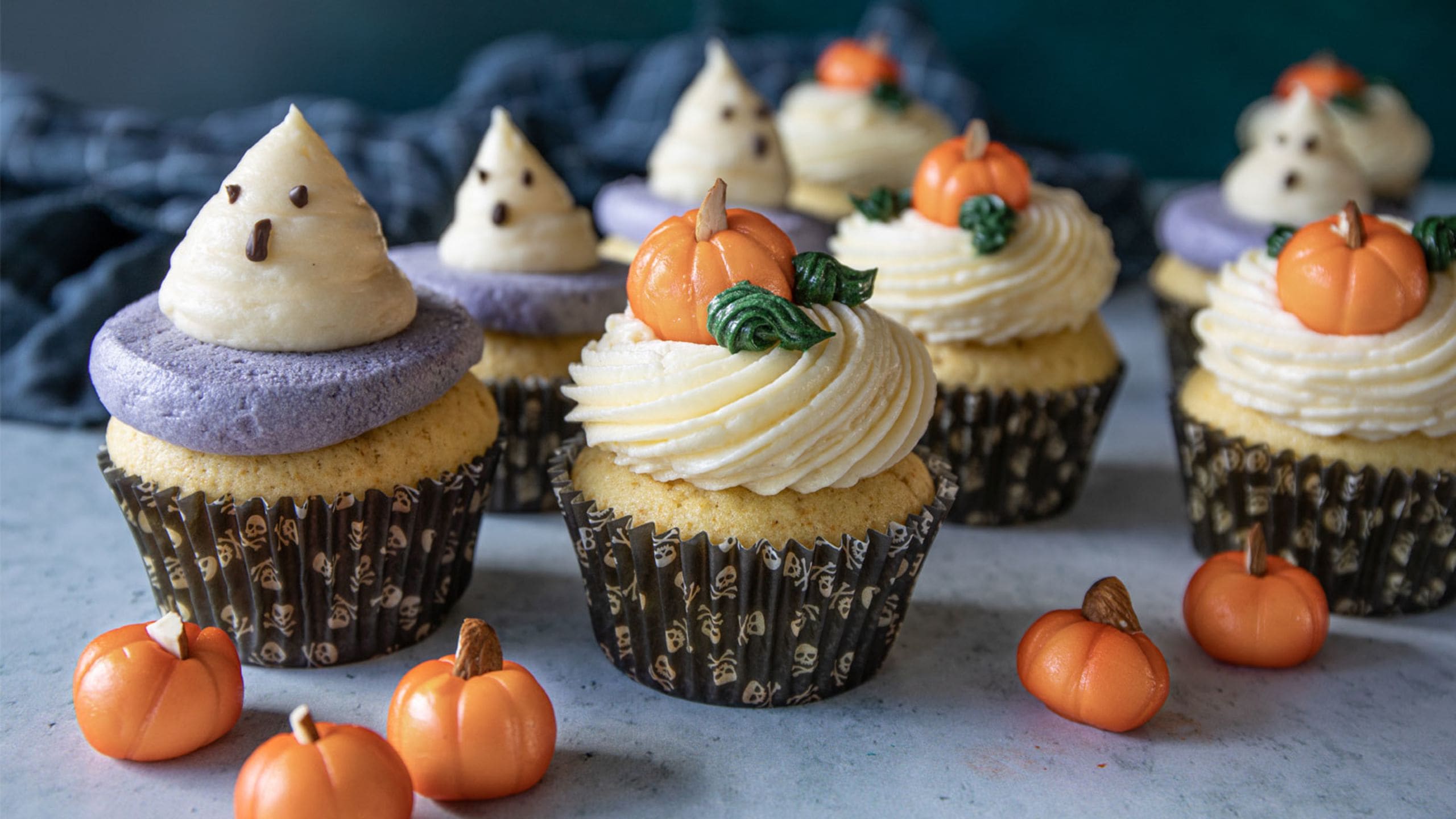 Halloweenmuffins Med Ostekrem Oppskrift fra TINE Kjøkken
