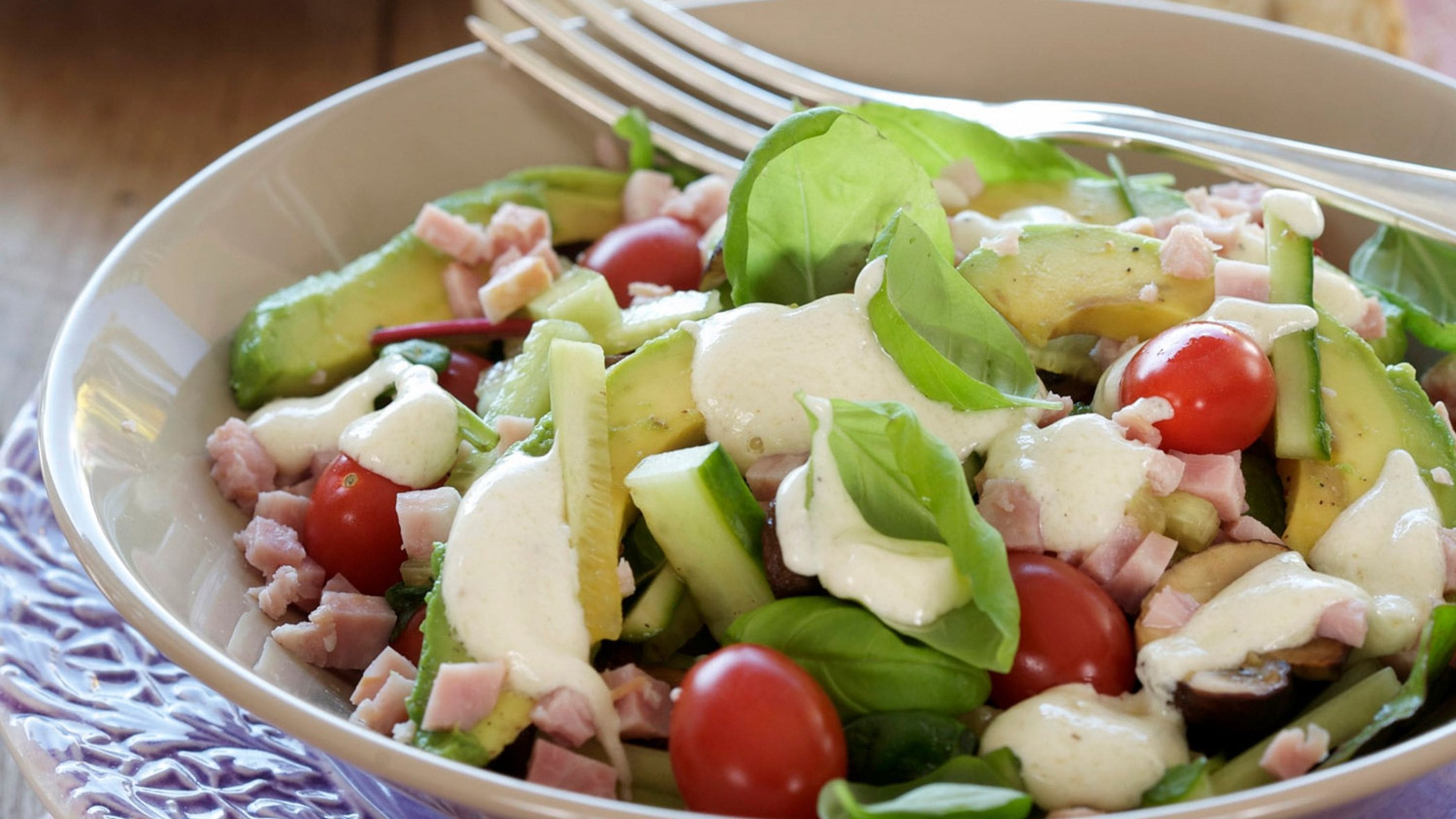 Avocadosalat med sennepsdressing