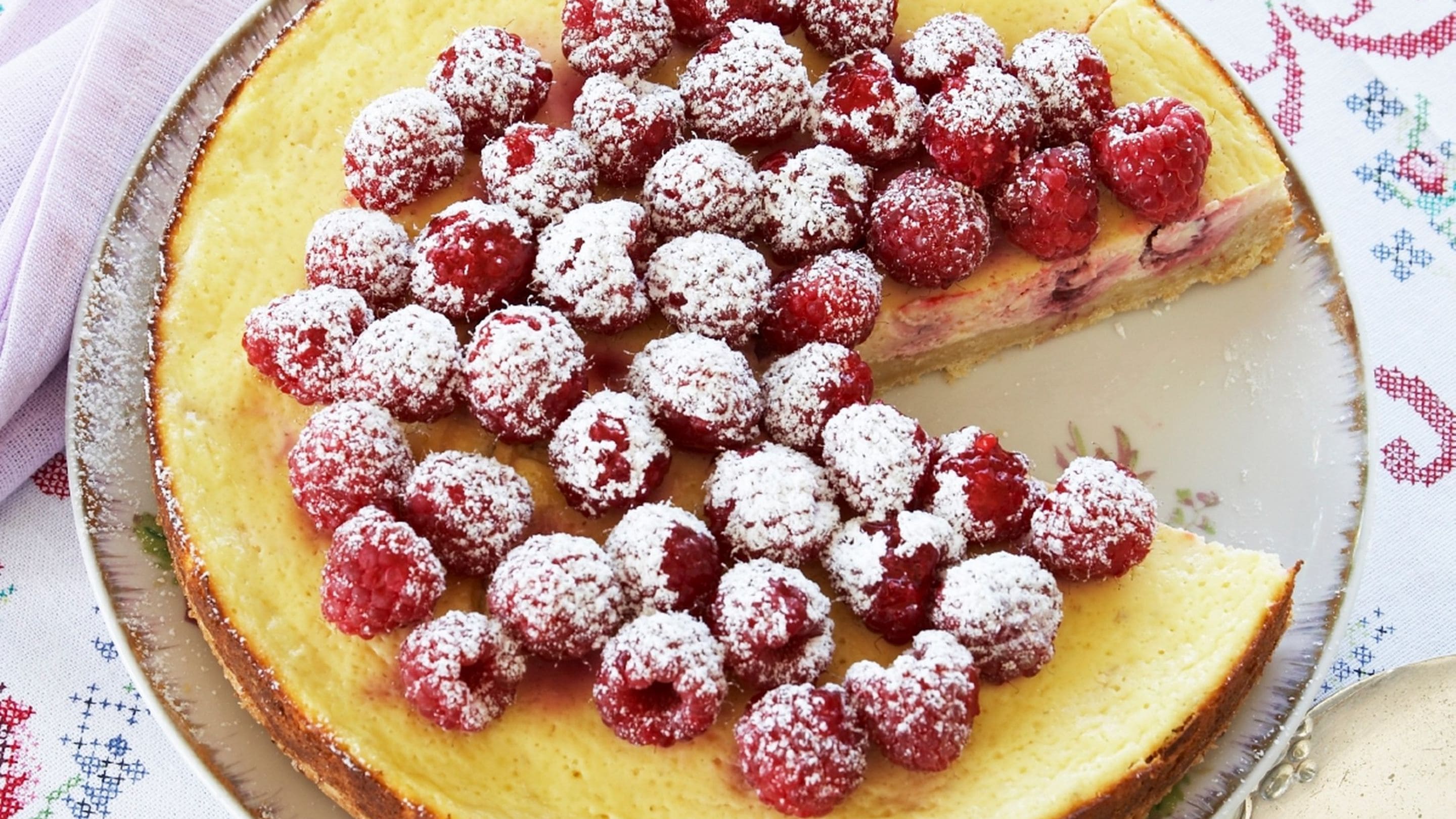 Ostekake med bær