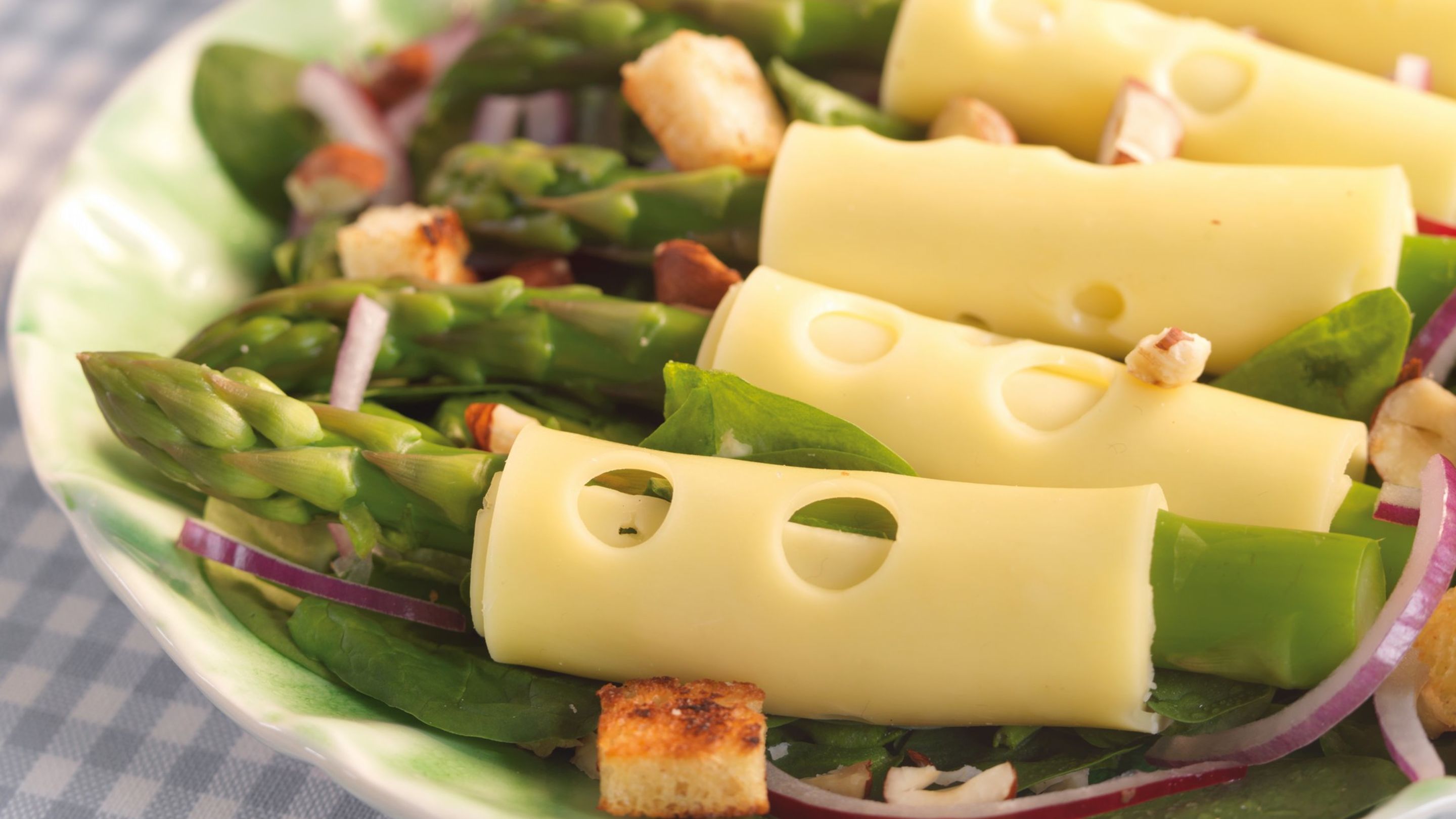Gartnersalat med rømmedressing